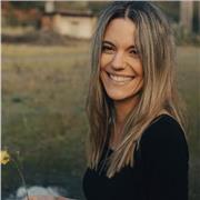 Técnico en integración social con alto nivel de inglés y experiencia como educadora en un centro de día de menores.
